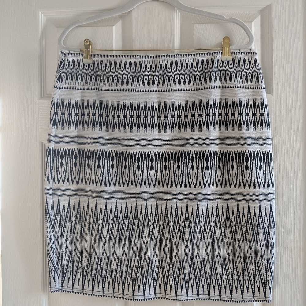 Dress Barn Skirt, Slit Back, Black/Cream print, Size L